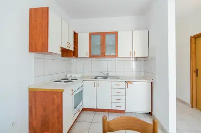 Kuhinja ili čajna kuhinja u objektu Apartments Neva
