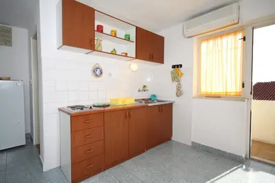 Kuhinja ili čajna kuhinja u objektu Apartments by the sea Marusici, Omis - 8632