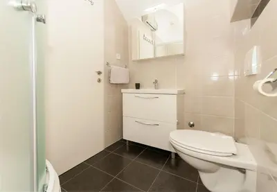 Kupaonica u objektu Apartments with WiFi Omis - 11513