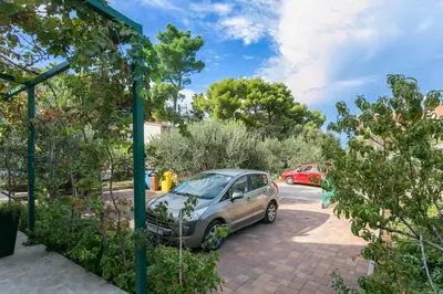 Vrt u objektu Apartments by the sea Mirca - Brac - 2854