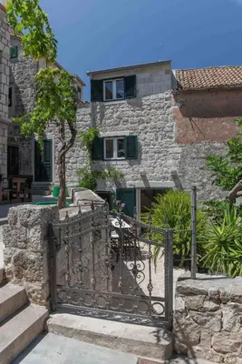 Zgrada u kojoj se nalazi vila