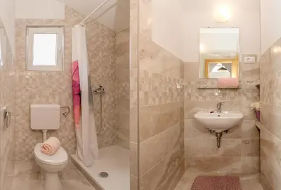Kupaonica u objektu Beach Resort Apartments Bucina
