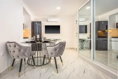 Kuhinja ili čajna kuhinja u objektu luxury Villa Sandra