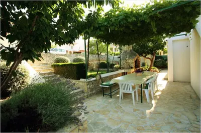 Vrt u objektu Apartments with parking space Supetar, Brac - 11147