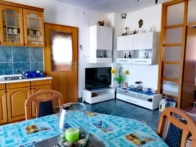 Kuhinja ili čajna kuhinja u objektu Apartman Čanaki Splitska