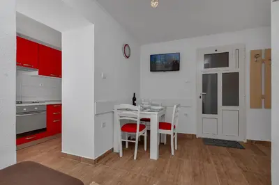 Kuhinja ili čajna kuhinja u objektu Apartmani Mona