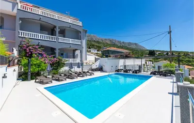 Bazen u objektu Apartment Jesenice With Sea View I ili u blizini