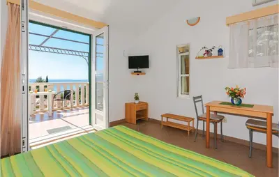 TV i/ili zabavni centar u objektu Apartment Omis With Sea View Iii