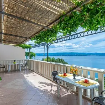 Apartment Omis With Sea View Iii