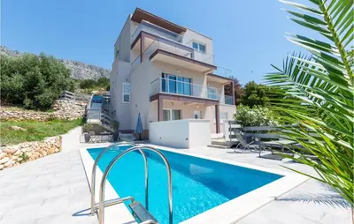 Bazen u objektu Apartment Jesenice With Sea View V ili u blizini