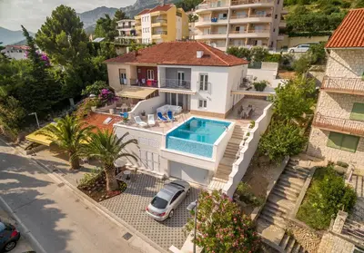 Bazen u objektu Villa Vinka ili u blizini