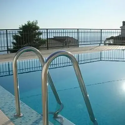 Mimice Bay Apartments