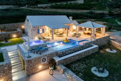 Bazen u objektu Villa Blue Sky ili u blizini