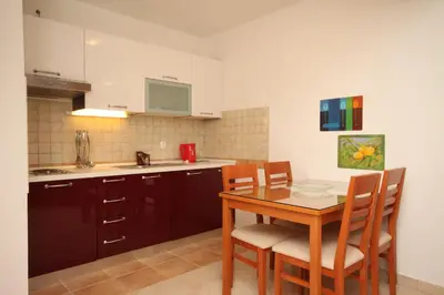 Kuhinja ili čajna kuhinja u objektu Apartments with a parking space Makarska - 3751