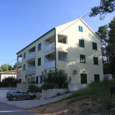 Apartments by the sea Jelsa