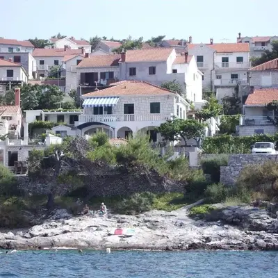 Apartments by the sea Postira