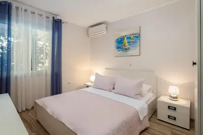 Krevet ili kreveti u jedinici u objektu Perla Apartment - 2 min to the beach & free parking