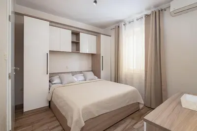 Krevet ili kreveti u jedinici u objektu Perla Apartment - 2 min to the beach & free parking