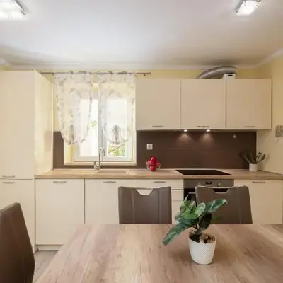 Perla Apartment - 2 min to the beach & free parking
