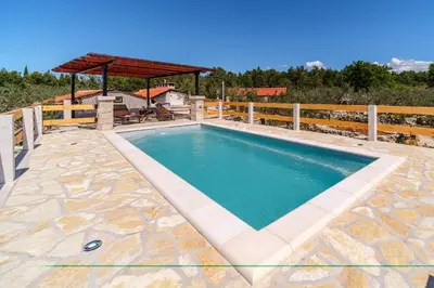 Bazen u objektu Holliday Home 