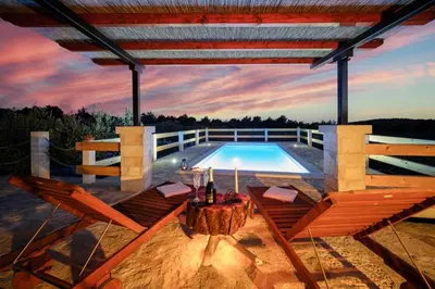 Bazen u objektu Holliday Home 