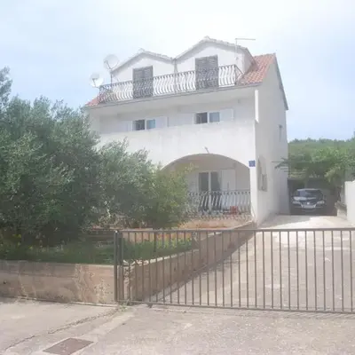 Apartments with a parking space Stari Grad