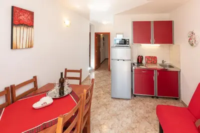 Kuhinja ili čajna kuhinja u objektu Apartments Cvita