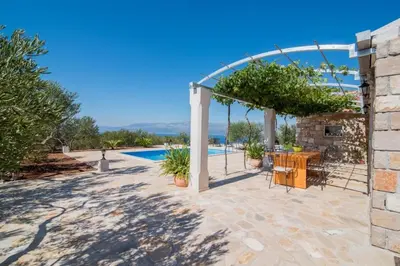 Bazen u objektu Holiday Home My Summer House ili u blizini
