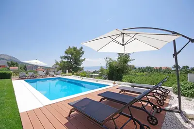 Bazen u objektu Luxury apartment Frane ili u blizini