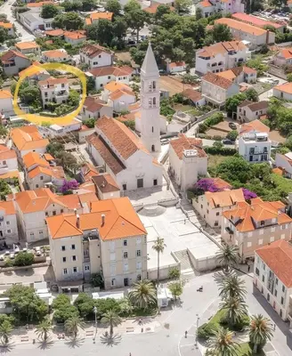 Ptičja perspektiva objekta Apartman Mladenka