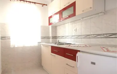 Kuhinja ili čajna kuhinja u objektu 10 Bedroom Beautiful Home In Kucice
