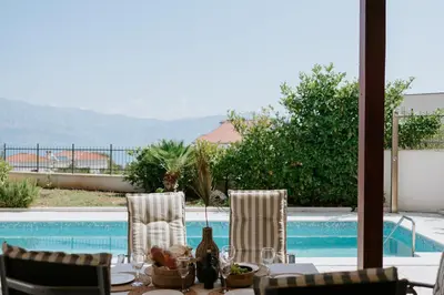 Bazen u objektu Villa Oleander by Domus Mirus - Rooftop Cinema & Pool & 6min Walk to Beach ili u blizini