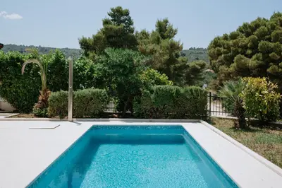 Bazen u objektu Villa Aurelia by Domus Mirus - Rooftop Cinema & Pool & 6 Minute Walk to Beach ili u blizini