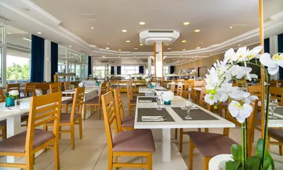 Restoran ili neka druga zalogajnica u objektu Hotel Hvar