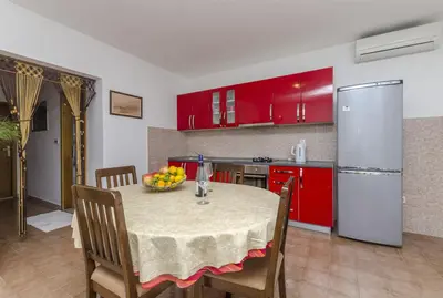 Kuhinja ili čajna kuhinja u objektu Apartments and Room Villa Niko