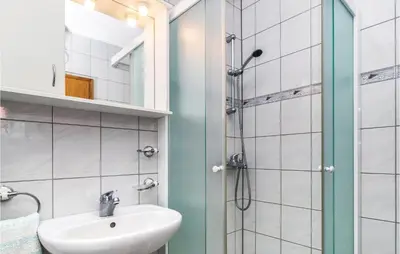 Kupaonica u objektu Two-Bedroom Apartment In Supetar
