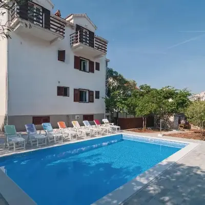 Two-Bedroom Apartment In Supetar
