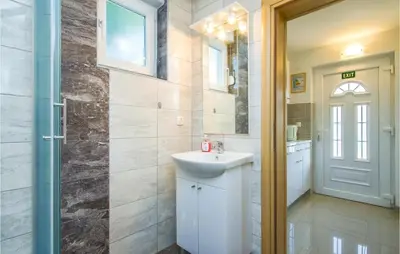 Kupaonica u objektu Studio Apartment In Mali Rat
