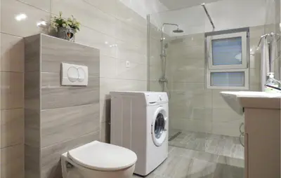 Kupaonica u objektu Four-Bedroom Apartment In Omis