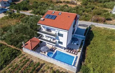 Bazen u objektu Beautiful Home In Stobrec With Sauna ili u blizini