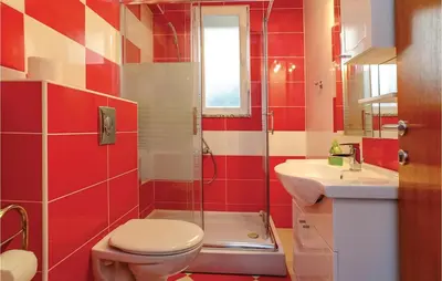 Kupaonica u objektu One-Bedroom Apartment In Makarska
