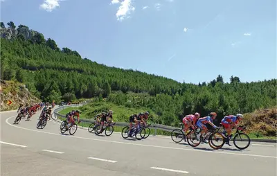 Vožnja biciklom pokraj objekta Two-Bedroom Apartment In Makarska ili u blizini