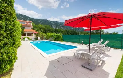 Bazen u objektu Three-Bedroom Apartment In Ostrvica ili u blizini