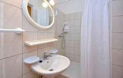 Kupaonica u objektu One-Bedroom Apartment In Vrboska