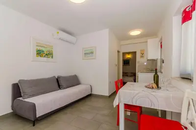 Kuhinja ili čajna kuhinja u objektu Apartments Pharos