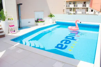 Bazen u objektu Villa Midea ili u blizini