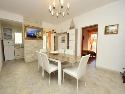 Kuhinja ili čajna kuhinja u objektu Holiday Home Villa Bay View by Interhome