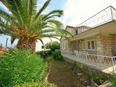 Vrt u objektu Holiday Home Villa Palma by Interhome