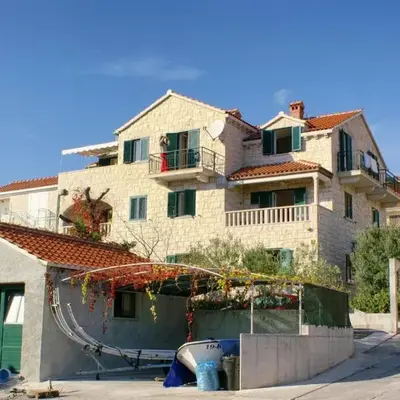 Apartments and rooms with parking space Bol - Brac - 2926