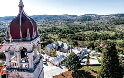 Pogled na planine ili pogled na planine iz vikendica